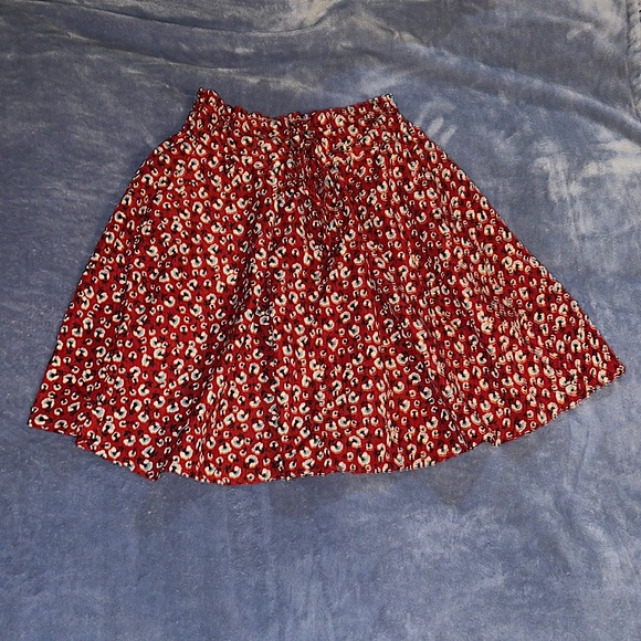 Red skirt with white flowers, adjustable waistband - Picture 1 of 2